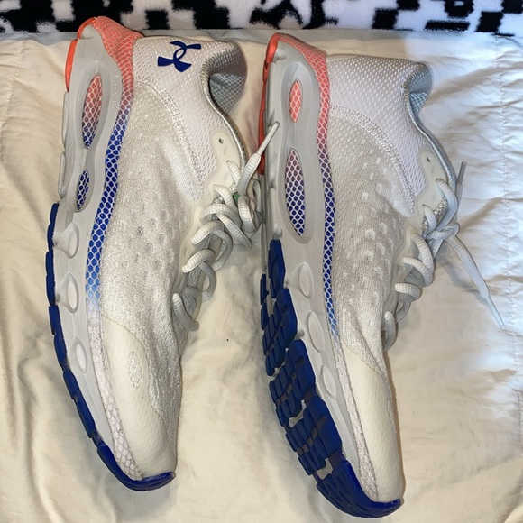 Men’s Under Armour Sneakers - Picture 4 of 9